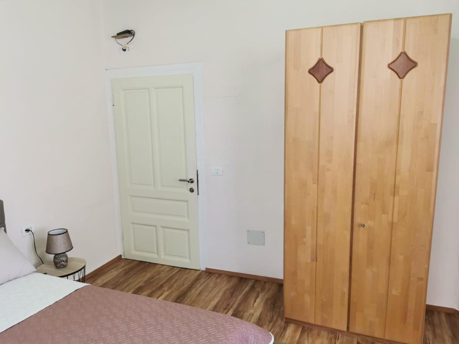 Gm Tirana Hostel Luaran gambar