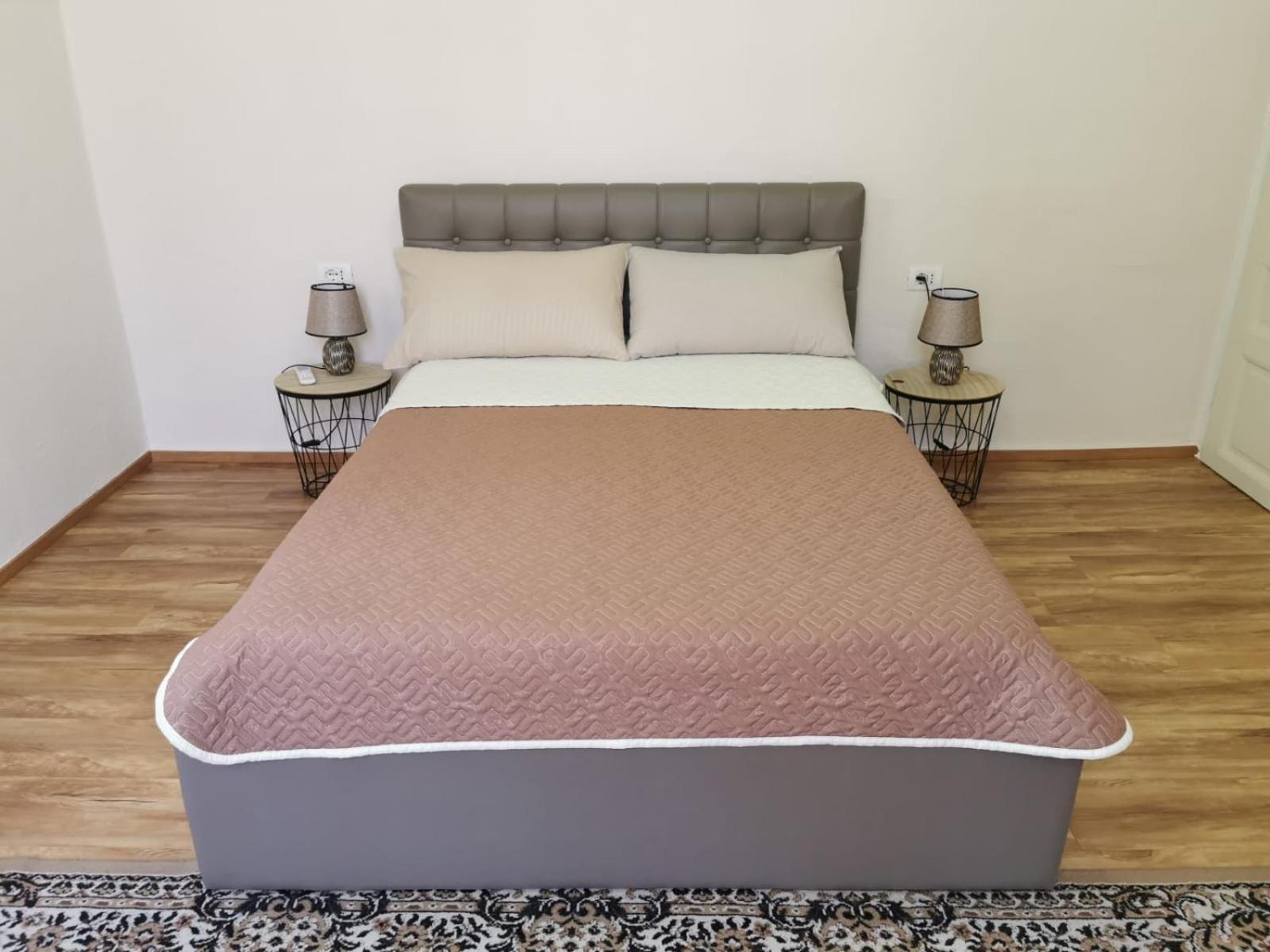 Gm Tirana Hostel Luaran gambar